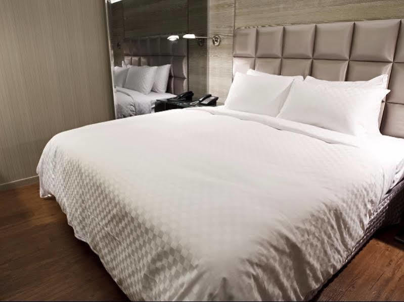 Royal Group Hotel Ho Yi Branch Гаосюн Екстер'єр фото